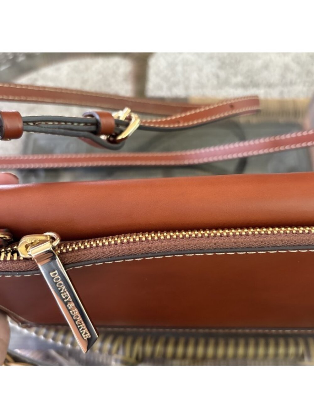 Dooney & Bourke Alto Benedetta Crossbag Premium Italian Leather - Picture 6 of 13